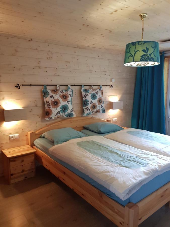Pension Rosenheim Треффен Екстер'єр фото